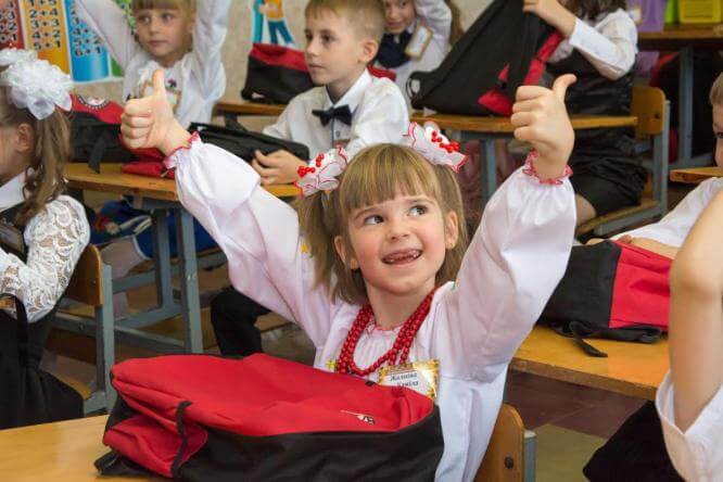 Хоккейный клуб «Донбасс» поздравил школьников Константиновки с Днем знаний