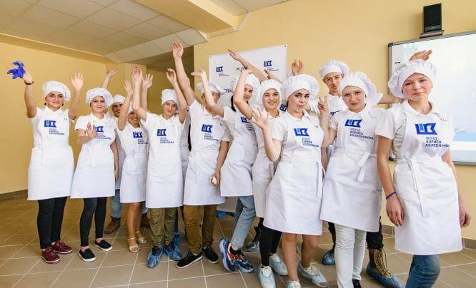 Для жителей Донбасса открыли Школу поварского искусства с бесплатными мастер-классами