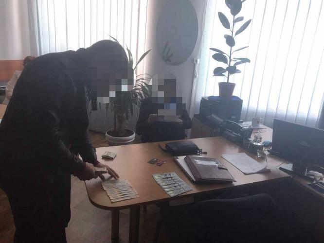 В Константиновке за взятку в 10000 грн задержали сотрудника фискальной службы