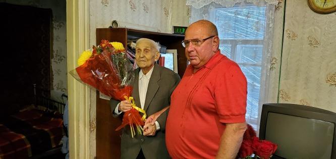 Сергей Давыдов поздравил жителя Константиновки со 100 летним юбилеем
