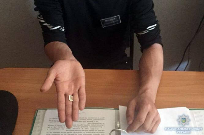 Житель Константиновки, находясь в тюрьме, продавал несуществующию мебель