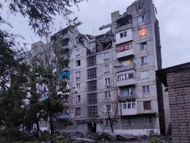 19 человек спасли ночью в Торецке из разбитой решистами многоэтажки