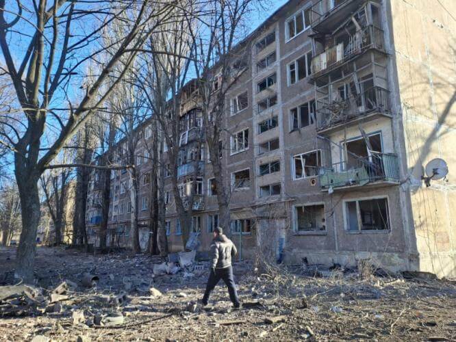 Два человека погибли при обстреле российскими войсками города Часов Яр