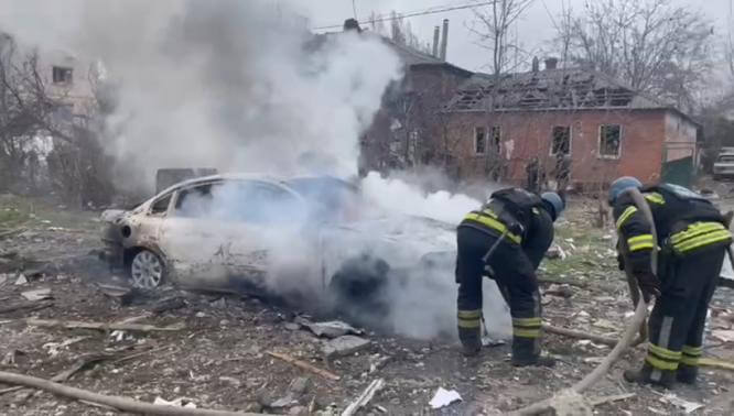 В результате российских обстрелов в Славянске по меньшей мере два человека погибли
