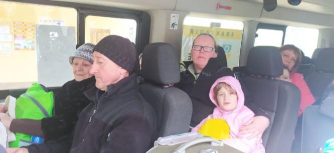 Еще 16 детей и взрослых из Константиновки отправились в более безопасные области