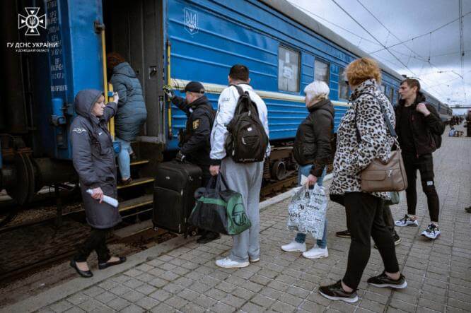 Эвакуация гражданских жителей Донбасса продолжается