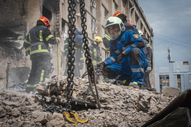Завершены спасательные работы в Краматорске: погибли 12 человек