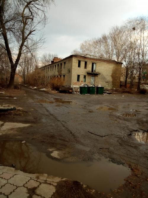 Жители Константиновки требуют благоустроить территорию бывшего детсада