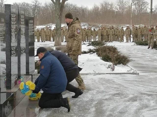 В Константиновской общине почтили память защитников Донецкого аэропорта