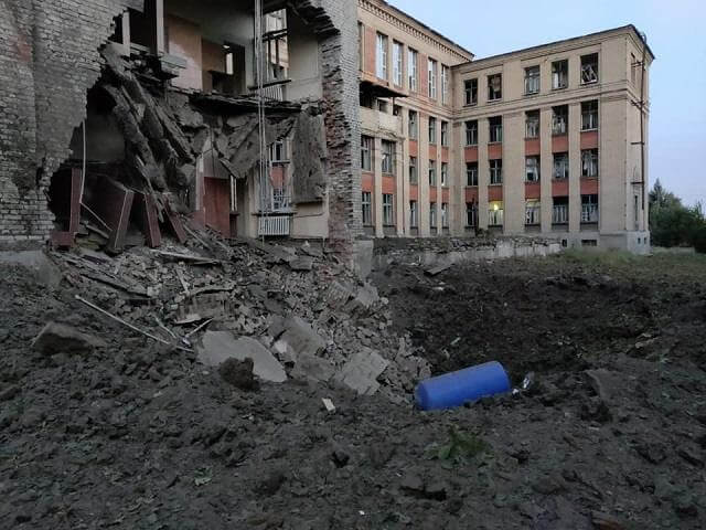 Россияне уничтожили еще одну школу в Константиновке