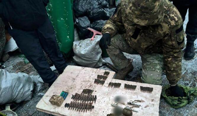 У двух жителей Константиновки полицейские изъяли боеприпасы