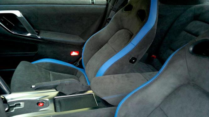 Как защитить салон машины от пятен и потертостей