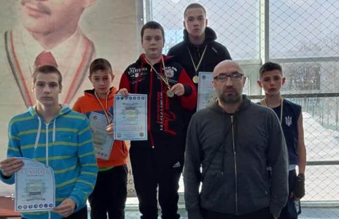 Два золота и два серебра завоевали боксеры Константиновки на турнире в Селидово