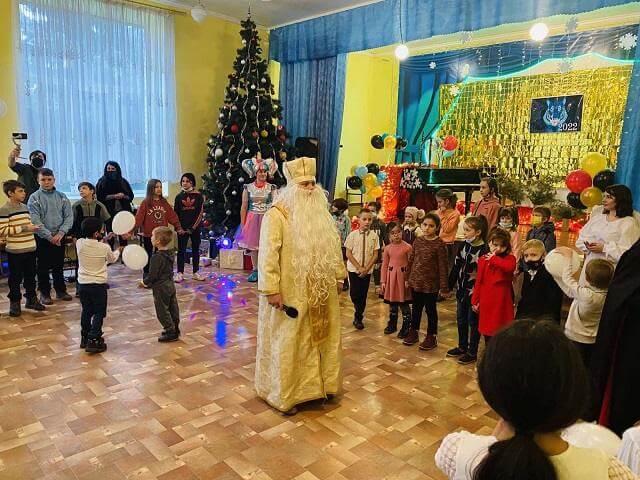 Городские власти поздравили детей с Днем Святого Николая