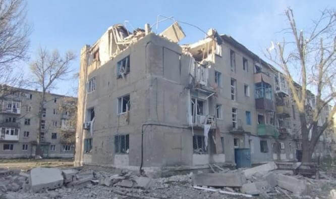 Константиновка получила два ракетных удара, повреждены 3 здания и автомобиль