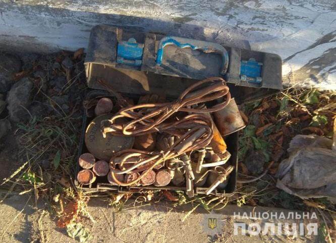 На окраине Константиновки обнаружена сумка с боеприпасами и тротилом