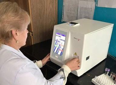 Больница Константиновки пополнилась современным анализатором крови