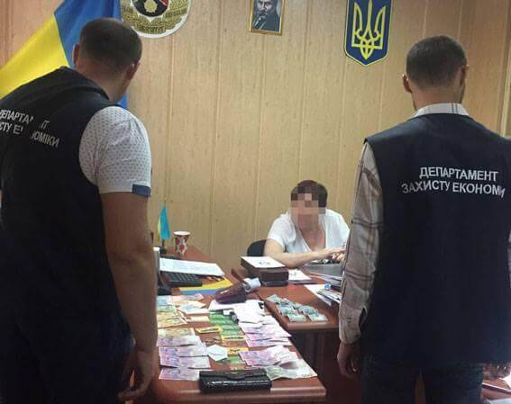 Руководитель Константиновского филиала ДонНУ задержан за взятку