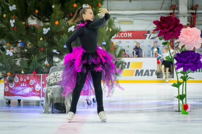 Как проходит День Николая в Донецкой области: праздник на льду и 60 000 подарков