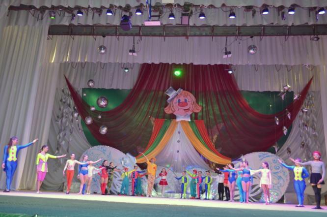 В Константиновке прошло праздничное цирковое представление «Веселая арена»