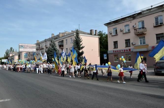 В Константновке День Независимости Украины отметили торжественным шествием