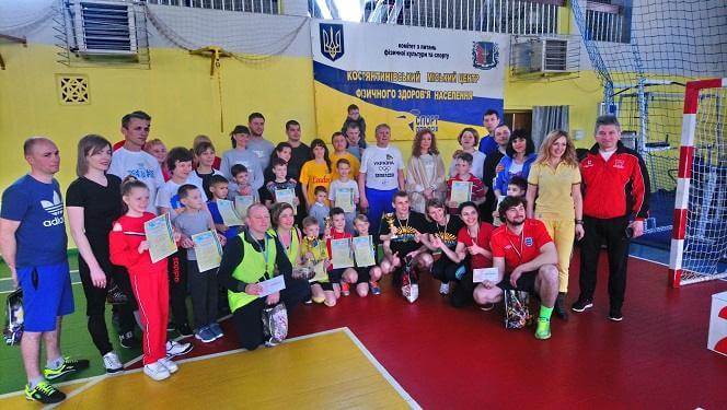В Константиновке прошел городской этап соревнований «Мама, папа, я - спортивная семья»