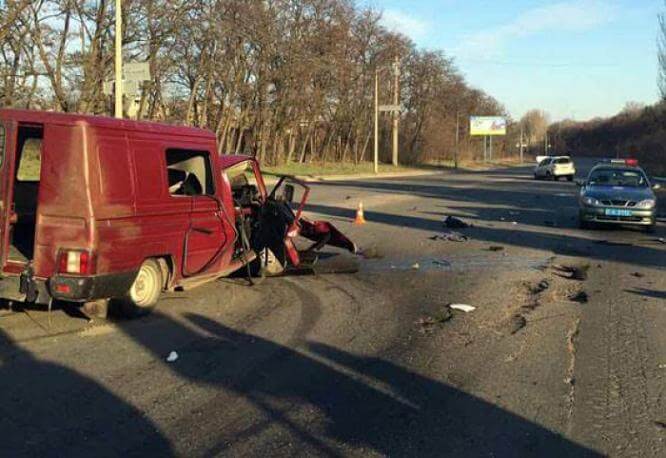 В Константиновке произошло ДТП. Один человек погиб и четверо ранены