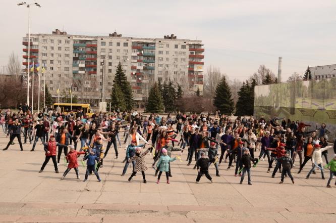 В Константиновке прошел Всеукраинский фестиваль утренней зарядки "Движение ради здоровья"