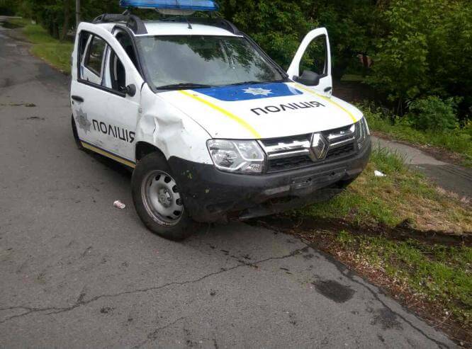 В Константиновке служебный автомобиль полиции попал в ДТП