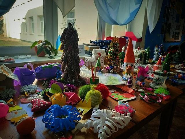 В Константиновке состоялся конкурс для детей "Елочное украшение"