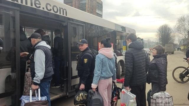 Продолжается бесплатная эвакуация жителей Константиновки в более безопасные регионы