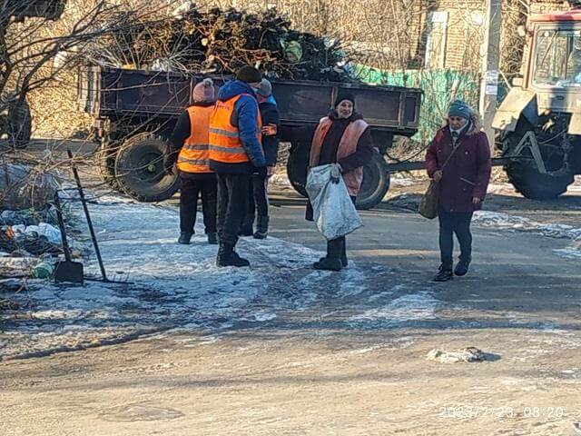 Администрация Константиновки продолжает бороться с стихийными свалками