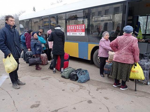 За сутки из Константиновки эвакуированы 58 человек, из них 12 детей