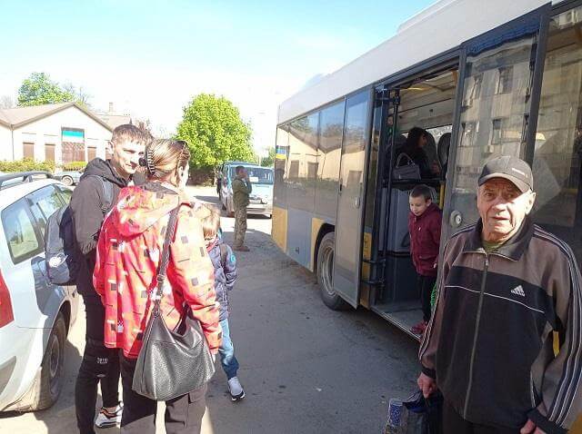 Продолжается эвакуация жителей Константиновки в более безопасные регионы