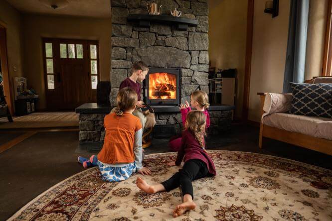 Чугунные печи для дома: особенности агрегатов и преимущества их использования