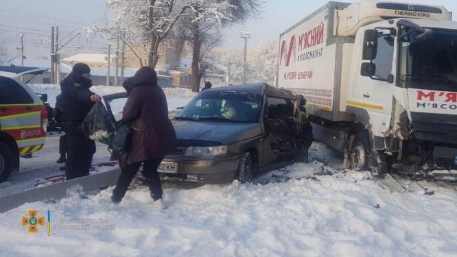 В Константиновке в результате ДТП в автомобиле зажало женщину