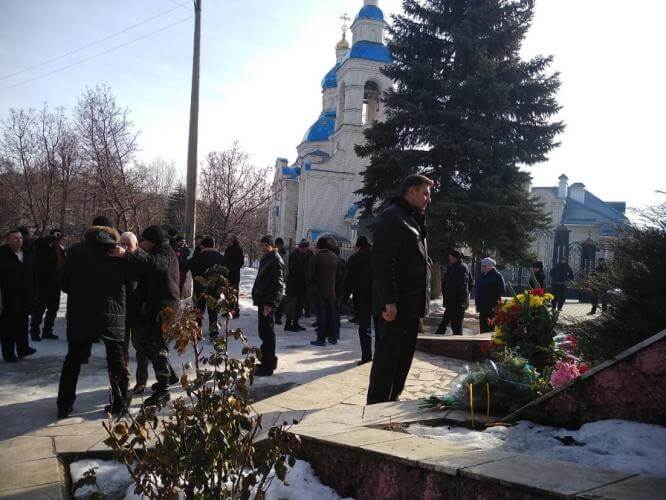 В Константиновке торжественно возложили цветы к памятнику воинам - интернационалистам