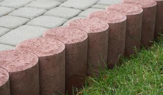Элементы, помогающие в ландшафтном дизайне: бетонные столбики Элементы, помогающие в ландшафтном дизайне: бетонные столбики