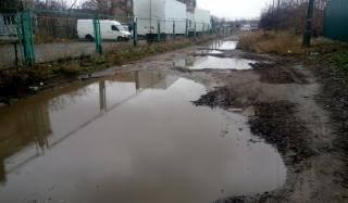 В Константиновке заделывать ямы на дорогах будут прочным строительным материалом В Константиновке заделывать ямы на дорогах будут прочным строительным материалом