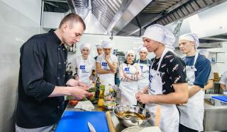 С 13 по 18 мая шеф-повар Сергей Видулин даст бесплатные мастер-классы С 13 по 18 мая шеф-повар Сергей Видулин даст бесплатные мастер-классы