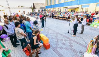 День знаний на Донбассе: торжественные линейки, подарки от хоккеистов, компьютерные классы от благотворителей День знаний на Донбассе: торжественные линейки, подарки от хоккеистов, компьютерные классы от благотворителей