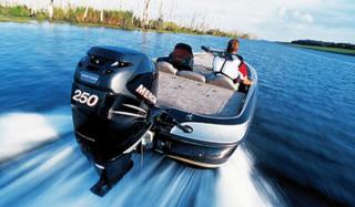 По морям, по океанам: как выбрать масло для лодочных моторов По морям, по океанам: как выбрать масло для лодочных моторов