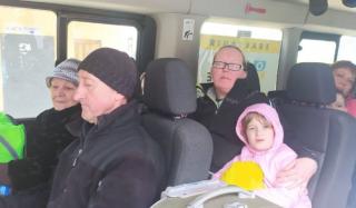 Еще 16 детей и взрослых из Константиновки отправились в более безопасные области Еще 16 детей и взрослых из Константиновки отправились в более безопасные области