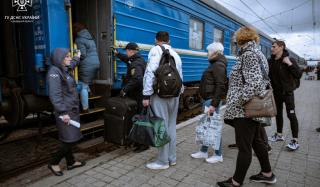 Эвакуация гражданских жителей Донбасса продолжается Эвакуация гражданских жителей Донбасса продолжается