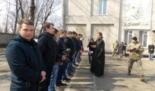 В Константиновке торжественно провели в армию призывников В Константиновке торжественно провели в армию призывников