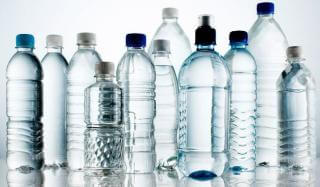 ПЭТ бутылки: преимущества и особенности выбора ПЭТ бутылки: преимущества и особенности выбора