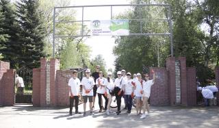 Высаженные аллеи и аккуратный парк: на Донбассе отметили День Европы субботником Высаженные аллеи и аккуратный парк: на Донбассе отметили День Европы субботником