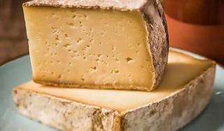 Приготовление сыра: какие дополнительные ингредиенты стоит купить