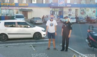 На пешеходных переходах Константиновки появились предупредительные надписи На пешеходных переходах Константиновки появились предупредительные надписи