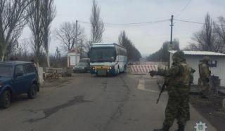 В Константиновке на блок-посту загорелся пассажирский автобус